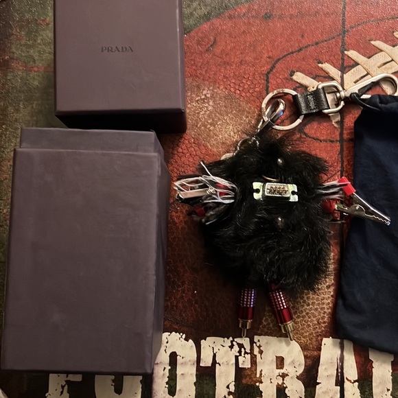 PRADA ROBOT REFUS FURRY KEYCHAIN BAG PURSE FUR KEY CHARM GIFT BOX SILVER LEATHER - Picture 14 of 16